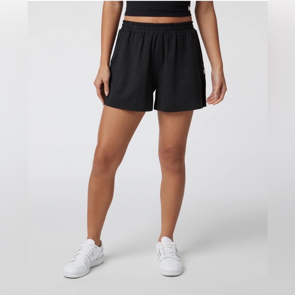 Vuori Boyfriend Short - Picture 4 of 6